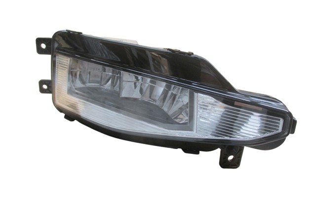 (YENİ%20ÜRÜN!!!)VOLKSWAGEN%20PASSAT-%20B8-%2019/22;%20SİS%20LAMBASI%20SAĞ%20LEDLİ%20(E%20MARKLI)