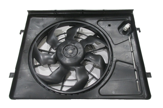 HYUNDAI%20I30-%2007/12;%20RADYATÖR%20FAN%20DAVLUMBAZI%20KOMPLE%20BENZINLI%20(7%20KANAT)%20(MOTORLU)%20(ORIS)