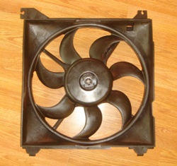 HYUNDAI%20SANTA%20FE-%2001/05;%20RADYATÖR%20FAN%20DAVLUMBAZI%20KOMPLE%20(2.0CRDI/2.4%2016V/2.7%20V6)%20(7%20KANAT)%20(TYG)