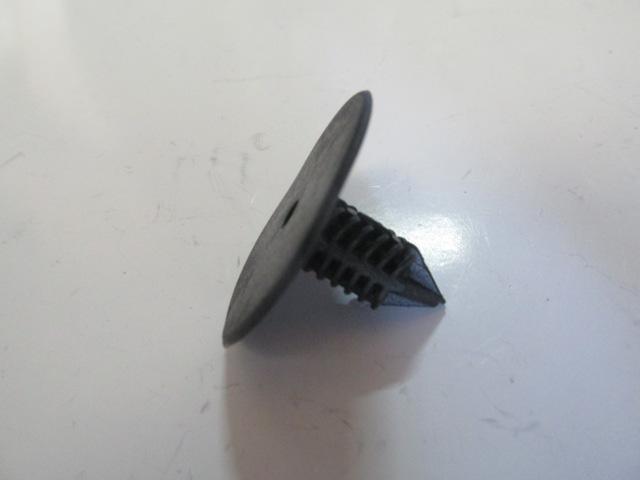 UNIVERSAL UNIVERSAL-; ÇAMURLUK DAVLUMBAZ KLİPSİ (RENAULT/DACIA) (SİYAH)