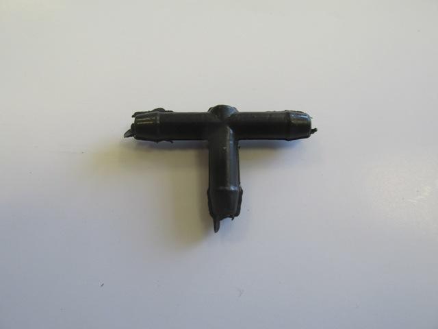 UNIVERSAL UNIVERSAL-; SU FİSKİYE HORTUMU BAĞLANTI PLASTİĞİ (T TİP)