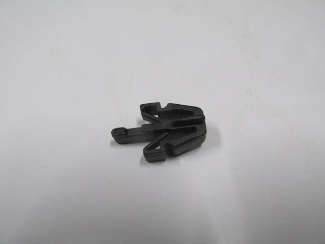 UNIVERSAL UNIVERSAL-; ÖN PANJUR KLİPSİ E TİPİ TÜM ARAÇLAR İÇİN