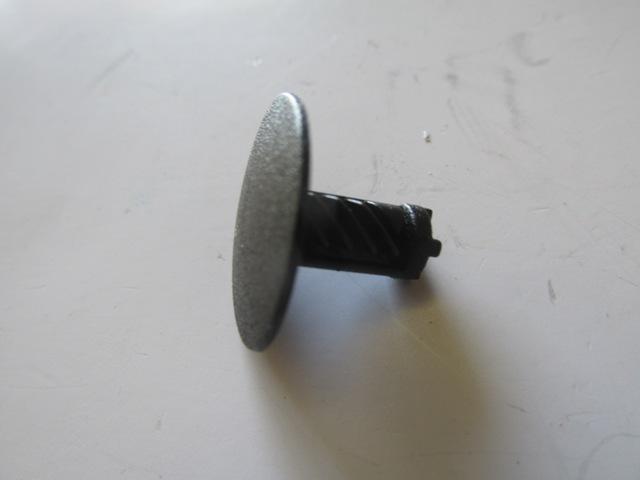 UNIVERSAL UNIVERSAL-; MOTOR KAPUT İZOLATÖR KLİPSİ (FIAT)