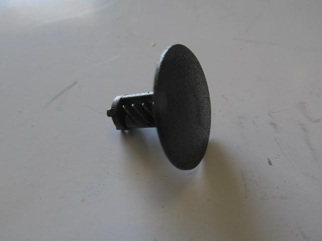 UNIVERSAL UNIVERSAL-; MOTOR KAPUT İZOLATÖR KLİPSİ (FIAT)