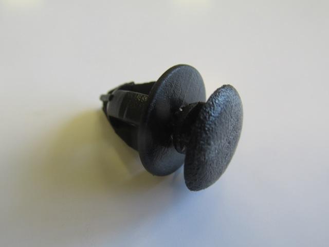 UNIVERSAL UNIVERSAL-; KAPI DÖŞEME KLİPSİ (TRAFIC/KANGOO)