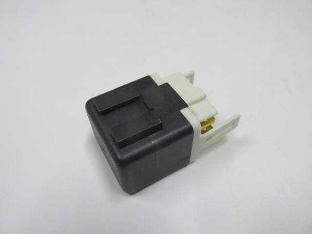 UNIVERSAL UNIVERSAL-; ROLE (5 UÇLU) SİYAH (H302 TİPİ)TÜM JAPON/KORE ARAÇLAR İÇİN