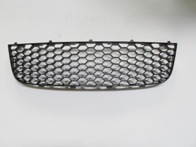 VOLKSWAGEN JETTA- 5- 06/10; ÖN TAMPON PANJURU ORTA SİYAH (GTI)(TÜV) (TYG)