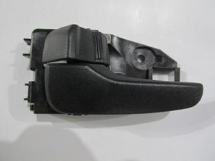 MITSUBISHI LANCER- 04/08; ÖN KAPI İÇ AÇMA KOLU SOL SİYAH (PÜTÜRLÜ TİP) (HUSHAN)