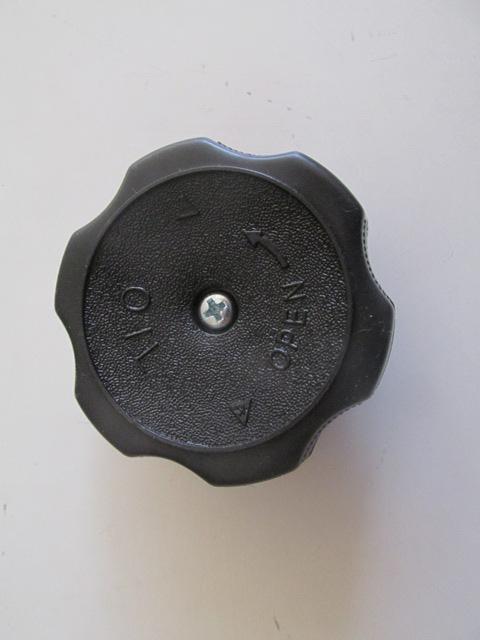 MITSUBISHI CARISMA- 97/00; MOTOR YAĞ KAPAĞI (ÜSTÜ DÜZ TİP)