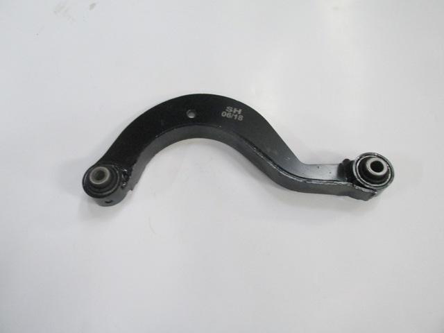 AUDI A3- 04/05; ARKA ÜST TABLA BURÇLU SAG/SOL AYNI (ADET) (SALINCAK) (SH)