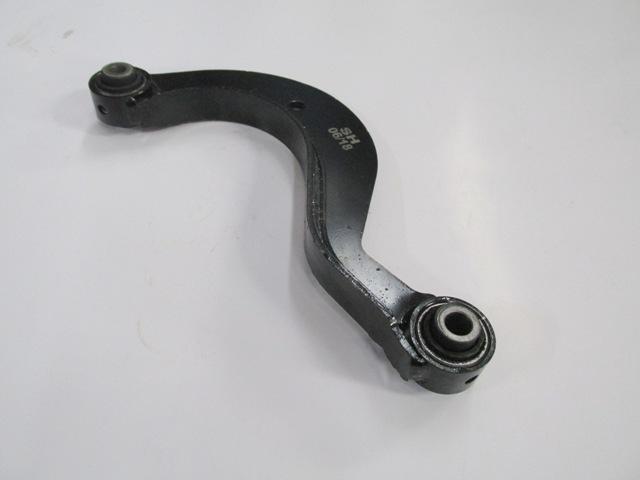 AUDI A3- 05/08; ARKA ÜST TABLA BURÇLU SAG/SOL AYNI (ADET) (SALINCAK) (SH)