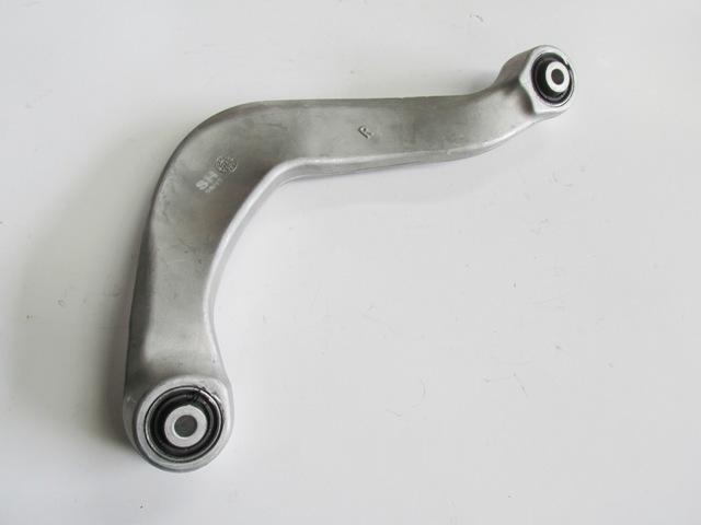 AUDI A4- 15/18; ARKA ÜST TABLA SAG EGRI TIP BURÇLU (SALINCAK) (SH)