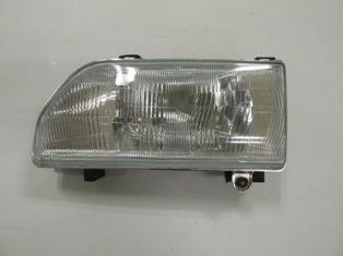 KIA HI BESTA- MINIBÜS- 97/99; FAR LAMBASI SOL (BAGLANTI PLASTIGI ILE BIRLIKTE) (ÇIZGILI CAM) FAM