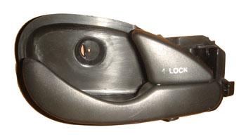 FORD FOCUS- SD/HB- 02/05; ÖN KAPI IÇ AÇMA KOLU SAG (PÜTÜRLÜ SIYAH) (HUSHAN)